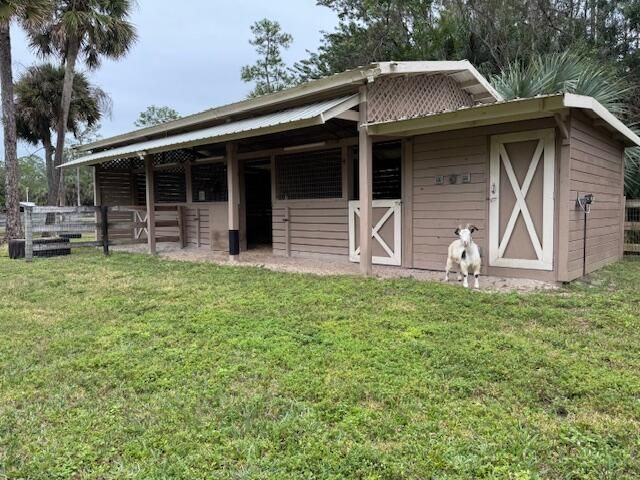 For Sale: $3,100,000 (3 beds, 2 baths, 1594 Square Feet)