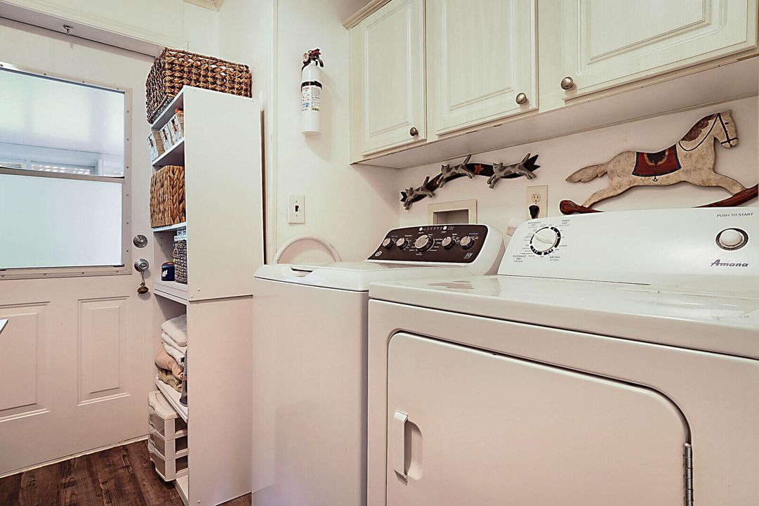 For Sale: $3,100,000 (3 beds, 2 baths, 1594 Square Feet)