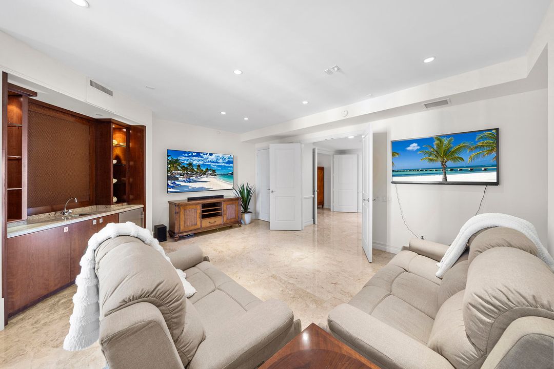 На продажу: $10,500,000 (5 спален, 5 ванн, 7445 Квадратных фут)