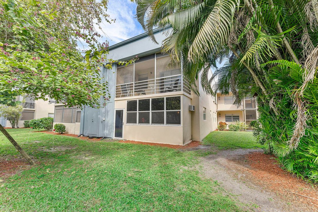 Recently Sold: $106,000 (2 beds, 2 baths, 907 Square Feet)