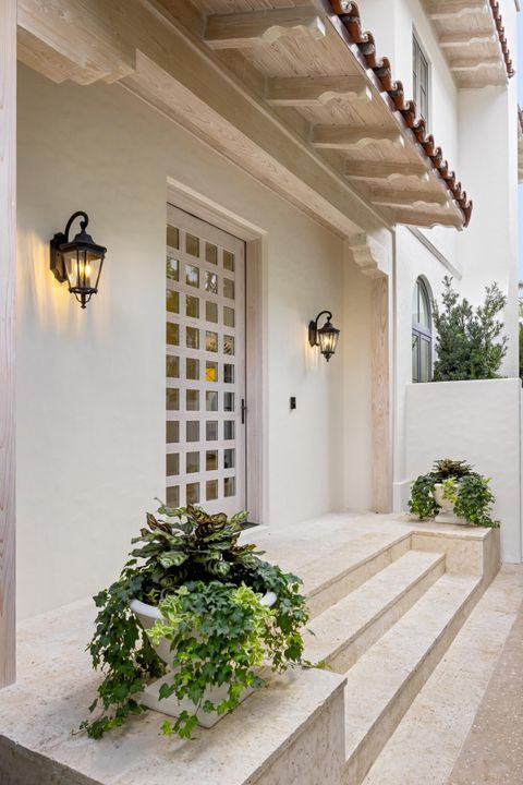 Active With Contract: $13,999,000 (4 beds, 5 baths, 3765 Square Feet)