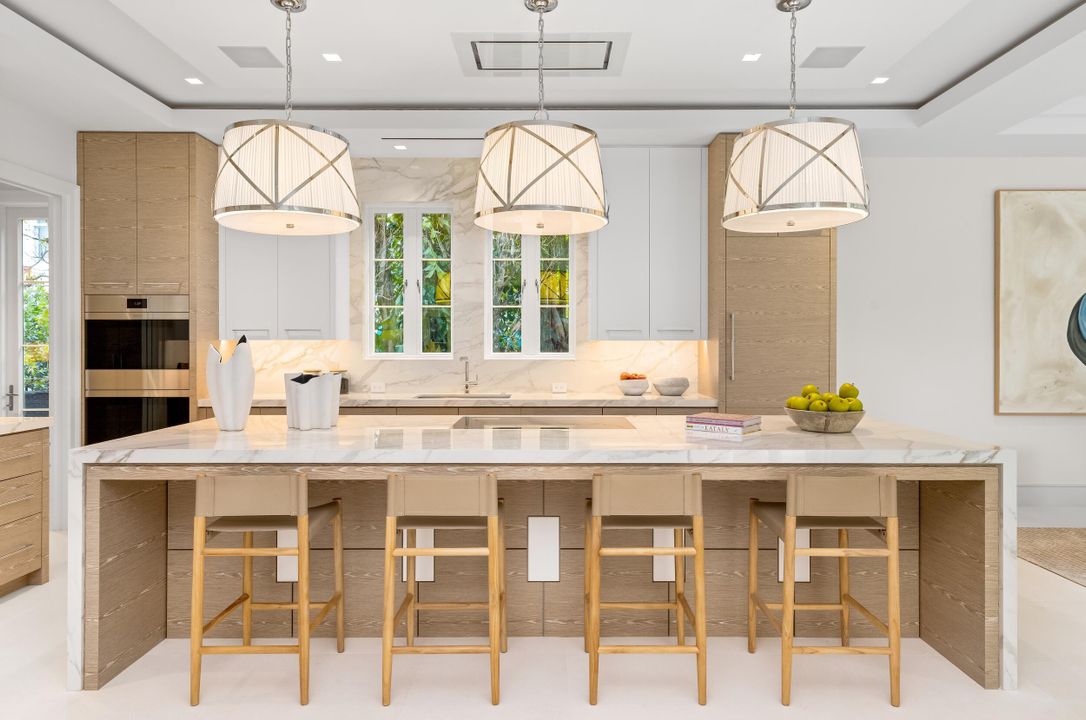 Active With Contract: $13,999,000 (4 beds, 5 baths, 3765 Square Feet)