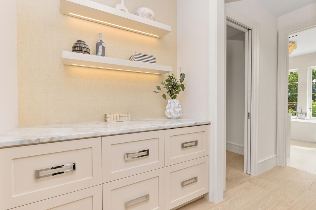 Active With Contract: $13,999,000 (4 beds, 5 baths, 3765 Square Feet)