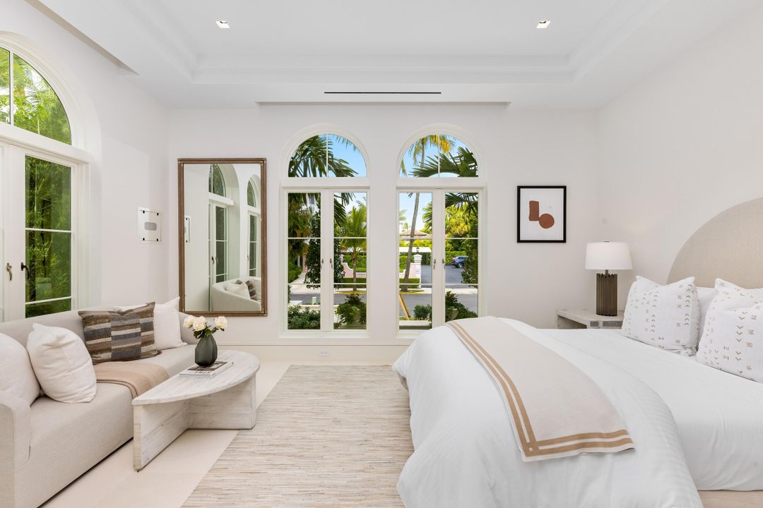 Active With Contract: $13,999,000 (4 beds, 5 baths, 3765 Square Feet)