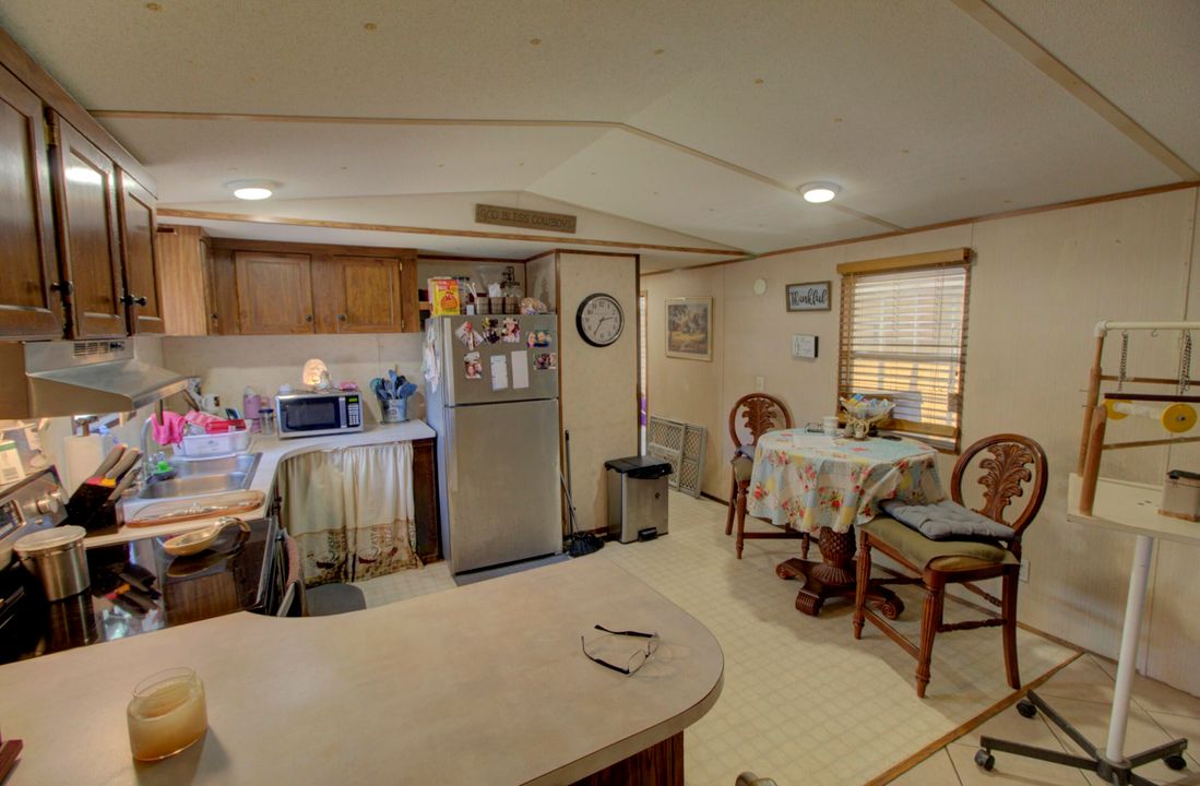For Sale: $180,000 (2 beds, 2 baths, 1507 Square Feet)