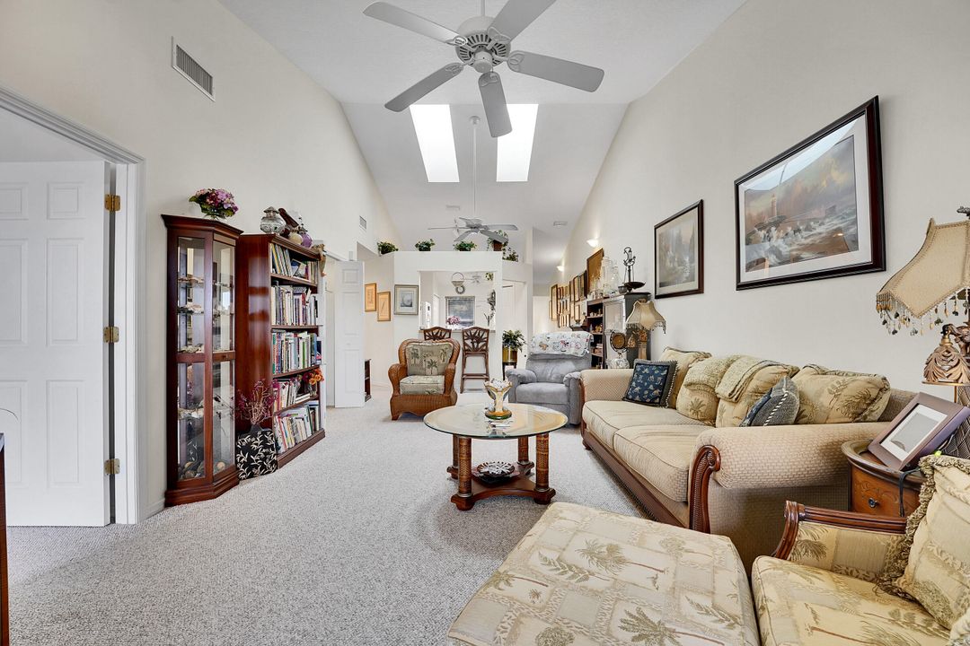 На продажу: $270,000 (2 спален, 2 ванн, 1105 Квадратных фут)