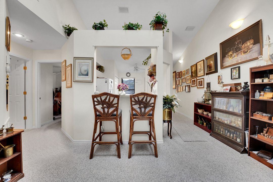 На продажу: $270,000 (2 спален, 2 ванн, 1105 Квадратных фут)