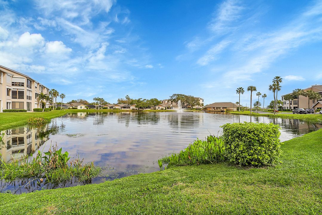 На продажу: $270,000 (2 спален, 2 ванн, 1105 Квадратных фут)