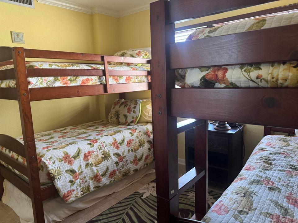 出租: $2,400 (2 贝兹, 2 浴室, 1053 平方英尺)