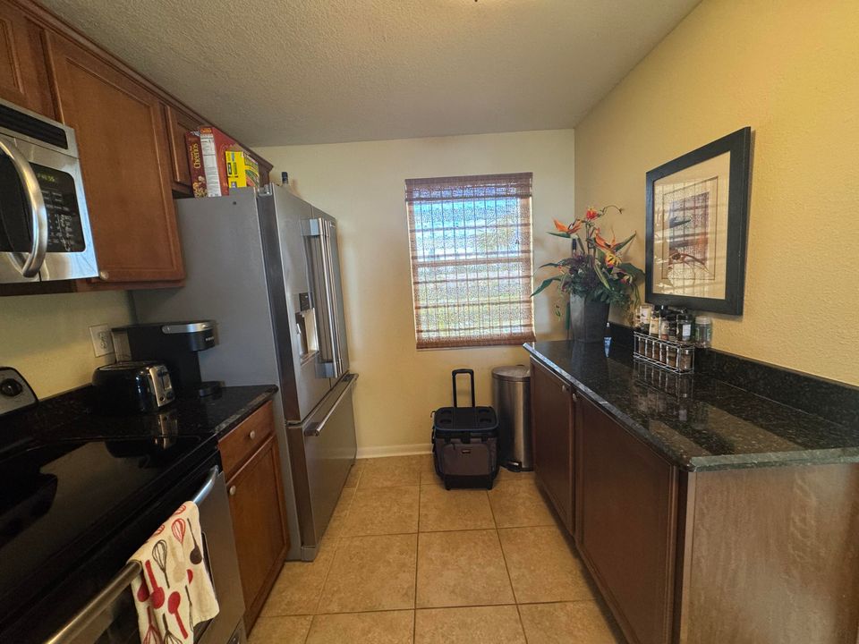 出租: $2,400 (2 贝兹, 2 浴室, 1053 平方英尺)