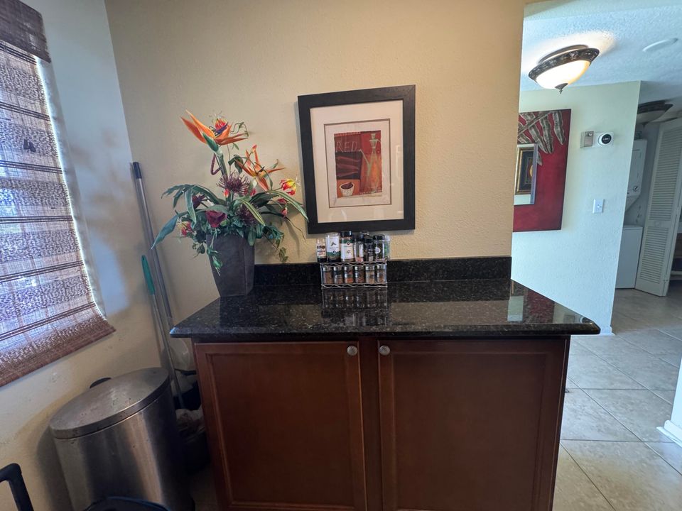 出租: $2,400 (2 贝兹, 2 浴室, 1053 平方英尺)