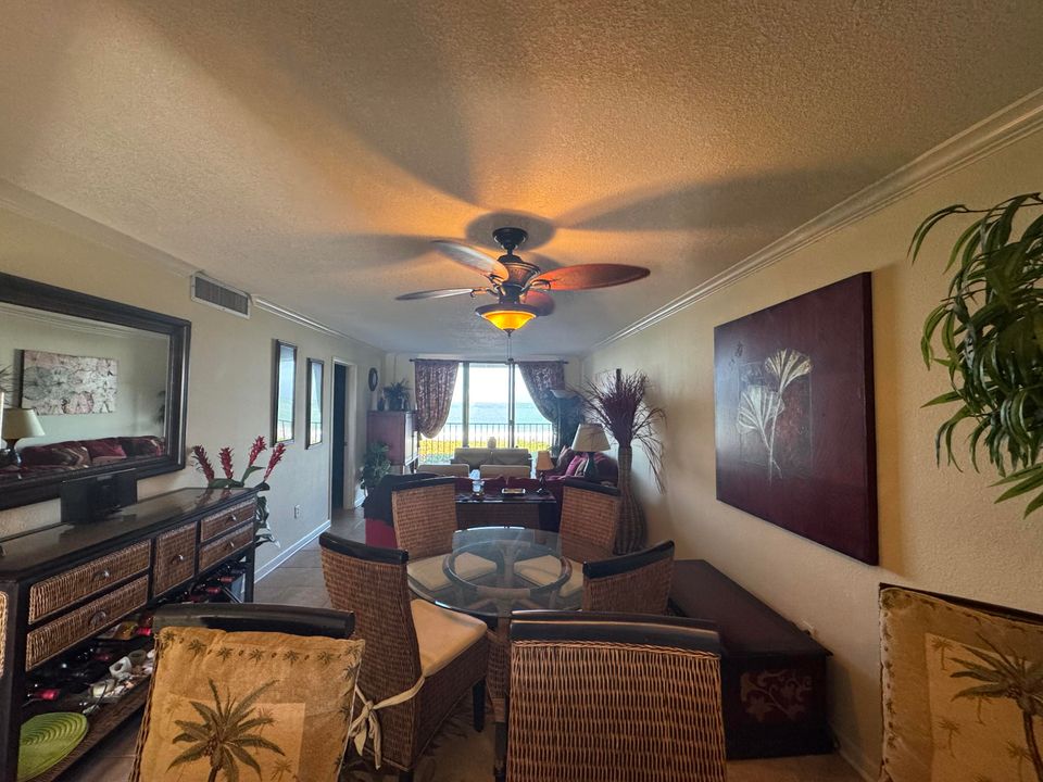 出租: $2,400 (2 贝兹, 2 浴室, 1053 平方英尺)