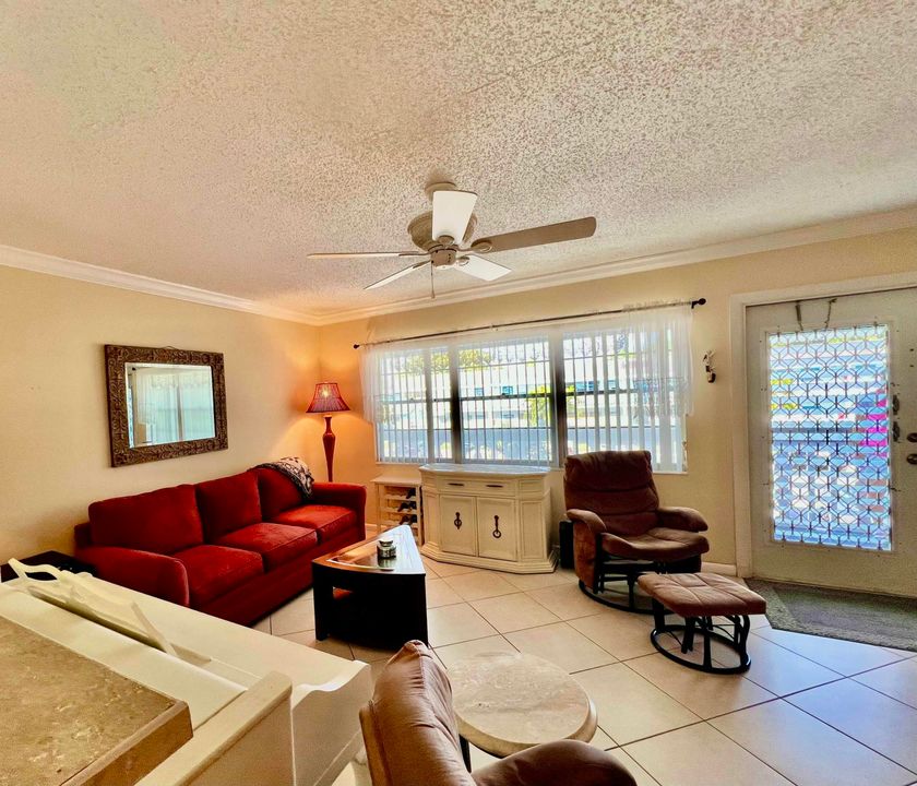 待售: $80,000 (1 贝兹, 1 浴室, 700 平方英尺)