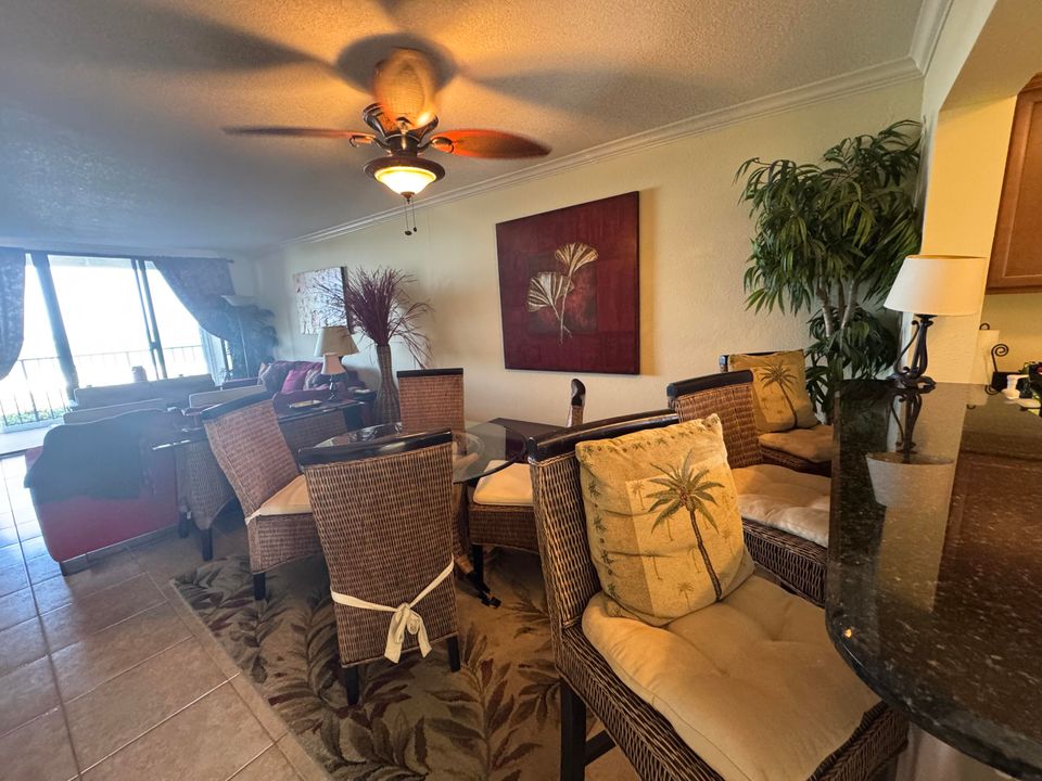 出租: $2,400 (2 贝兹, 2 浴室, 1053 平方英尺)