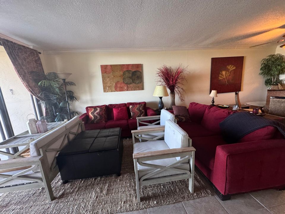 出租: $2,400 (2 贝兹, 2 浴室, 1053 平方英尺)