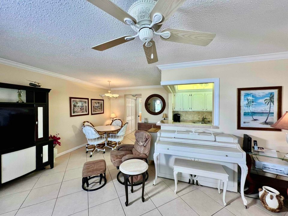 待售: $80,000 (1 贝兹, 1 浴室, 700 平方英尺)