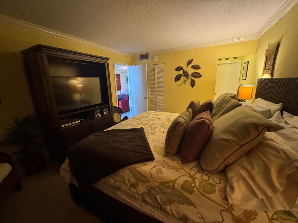 出租: $2,400 (2 贝兹, 2 浴室, 1053 平方英尺)