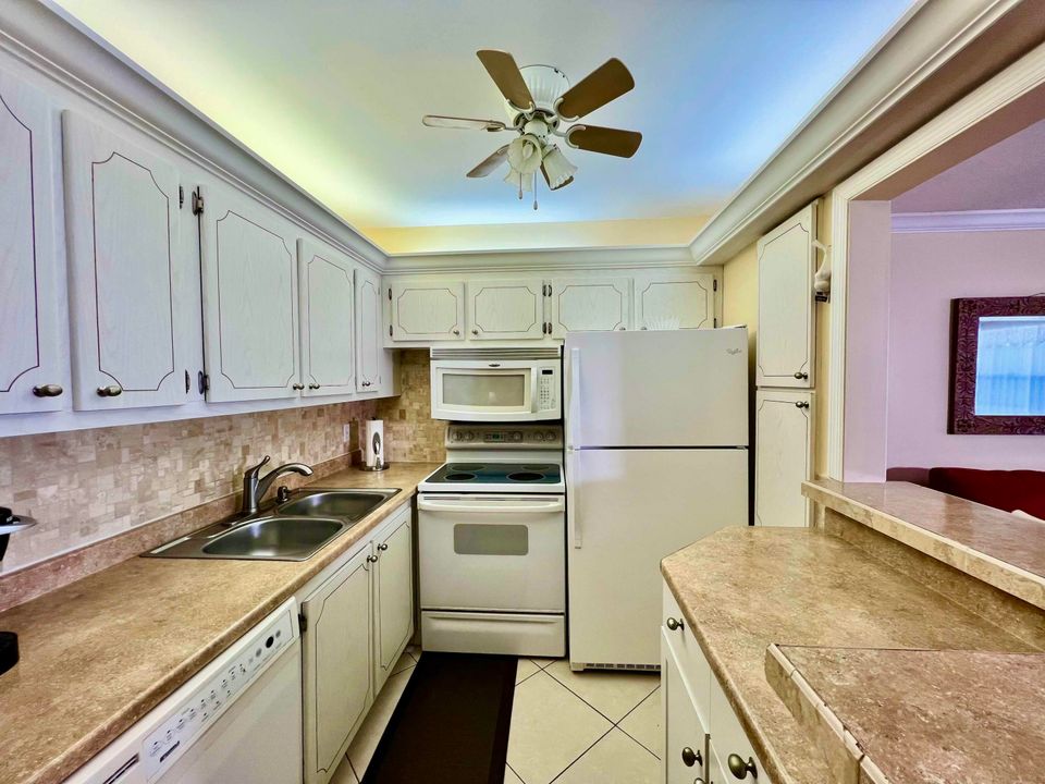 待售: $80,000 (1 贝兹, 1 浴室, 700 平方英尺)