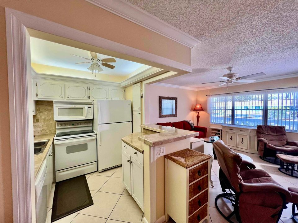 待售: $80,000 (1 贝兹, 1 浴室, 700 平方英尺)