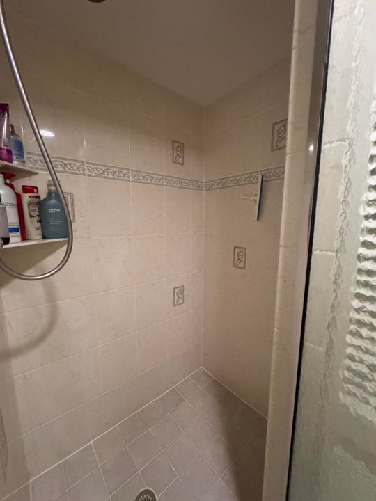 出租: $2,400 (2 贝兹, 2 浴室, 1053 平方英尺)