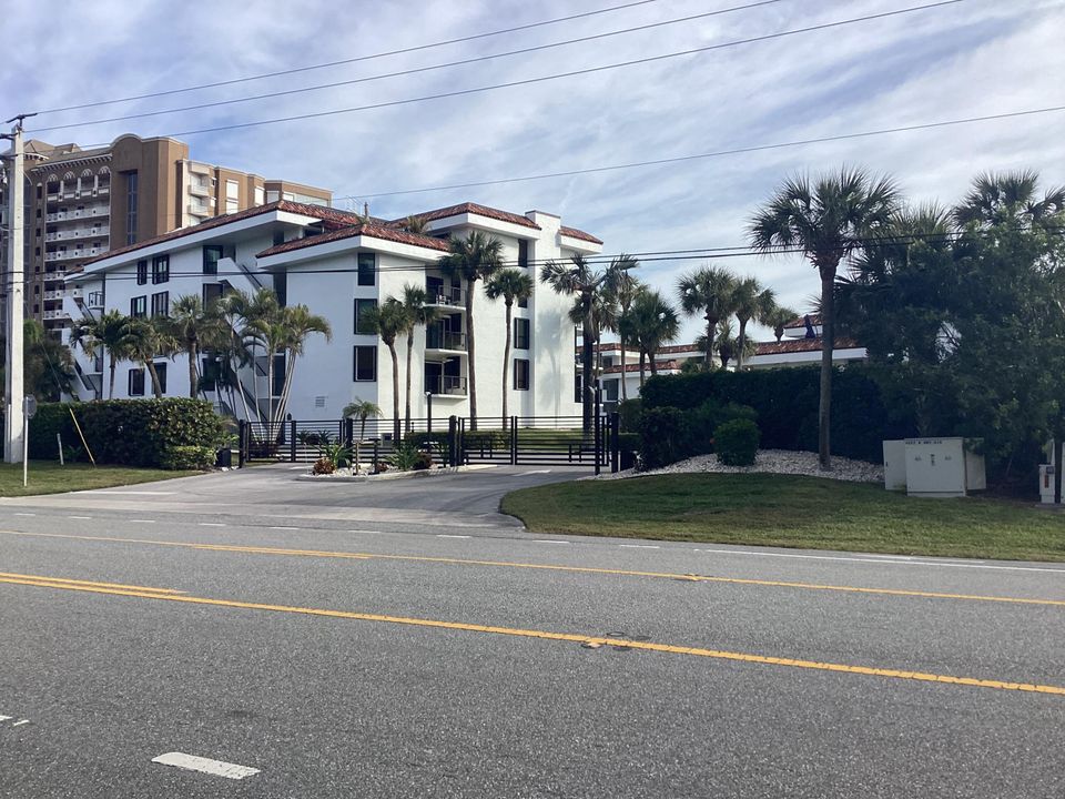 Activo con contrato: $375,000 (3 camas, 3 baños, 1919 Pies cuadrados)