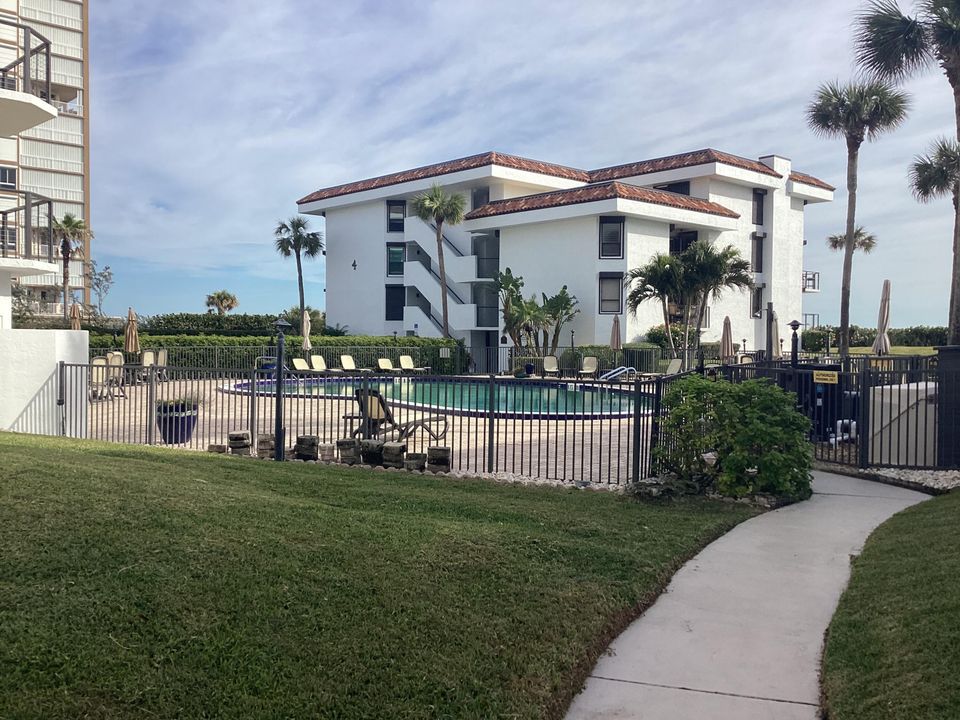 Activo con contrato: $375,000 (3 camas, 3 baños, 1919 Pies cuadrados)