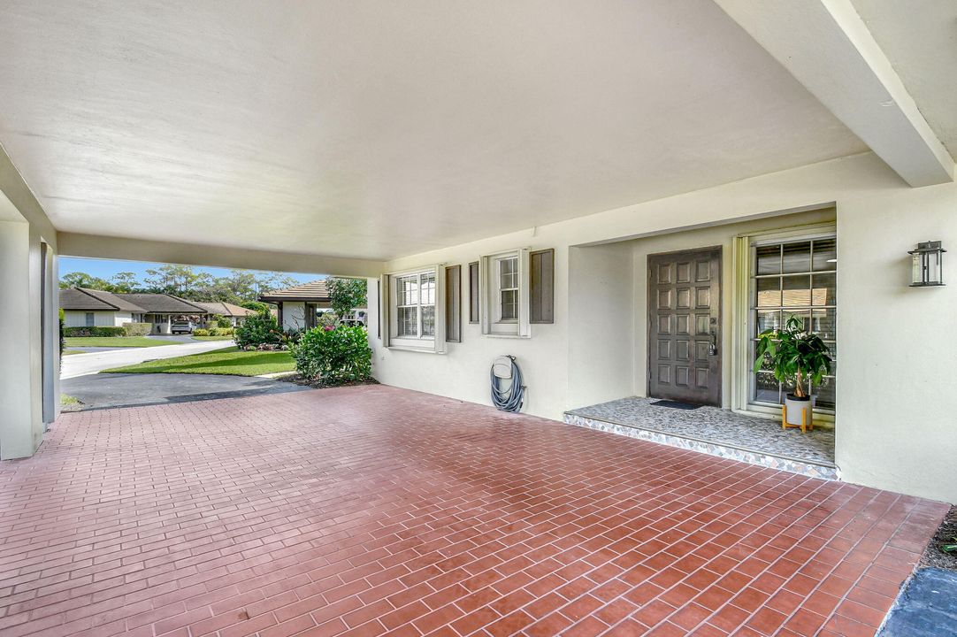 Под контрактом: $619,900 (3 спален, 2 ванн, 2102 Квадратных фут)