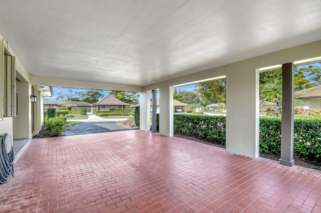 Под контрактом: $619,900 (3 спален, 2 ванн, 2102 Квадратных фут)