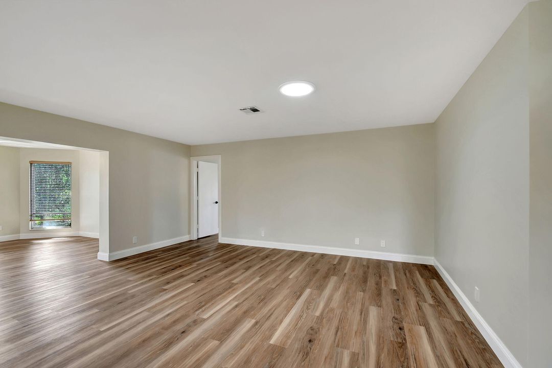 Под контрактом: $619,900 (3 спален, 2 ванн, 2102 Квадратных фут)