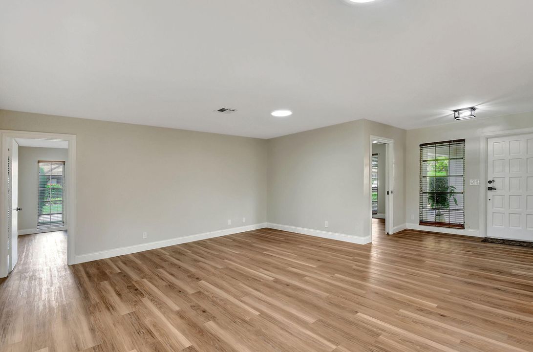 Под контрактом: $619,900 (3 спален, 2 ванн, 2102 Квадратных фут)