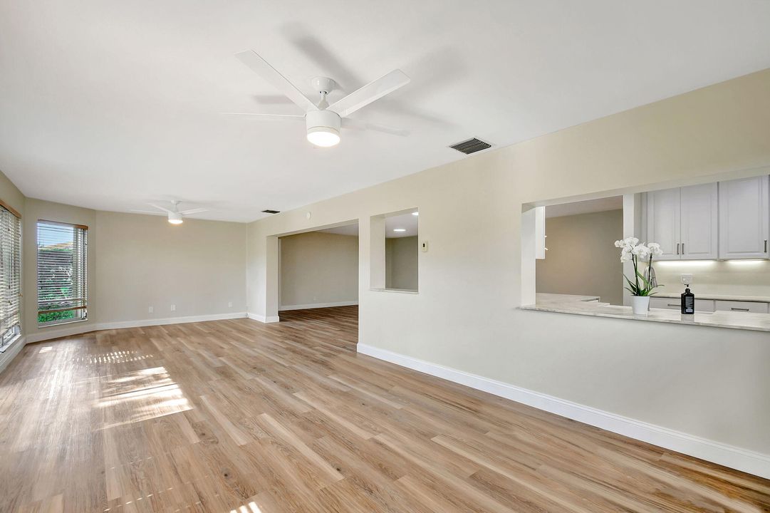 Под контрактом: $619,900 (3 спален, 2 ванн, 2102 Квадратных фут)