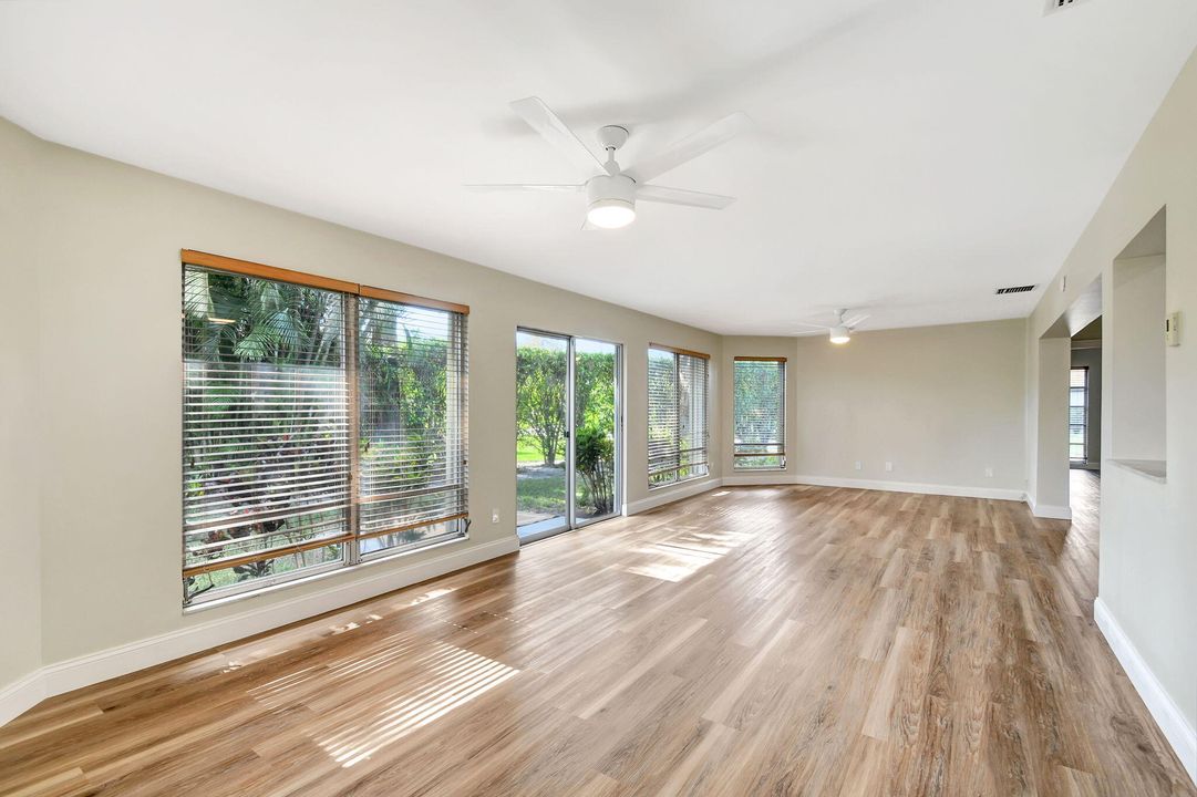 Под контрактом: $619,900 (3 спален, 2 ванн, 2102 Квадратных фут)