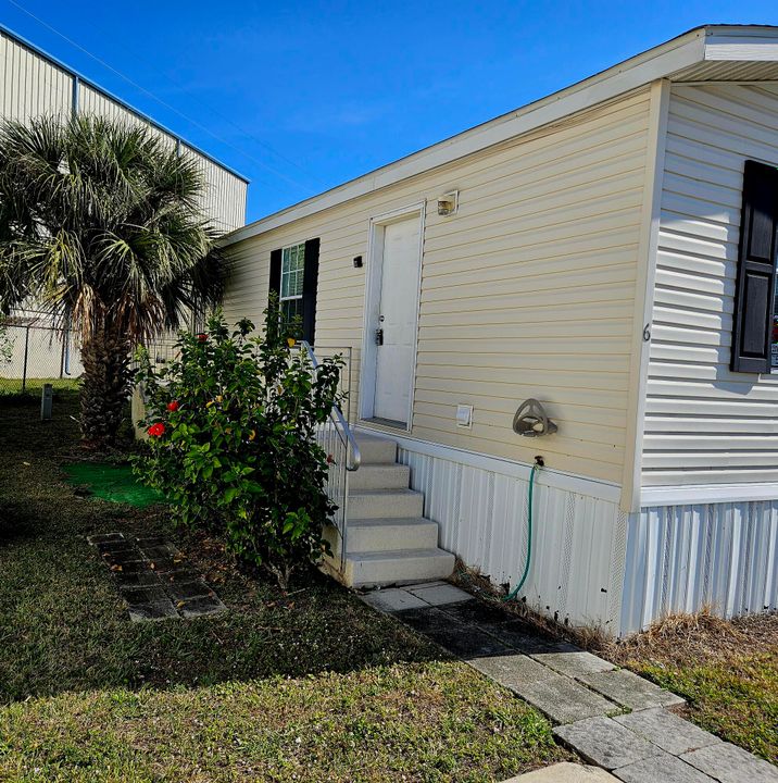 Recently Sold: $129,000 (2 beds, 2 baths, 812 Square Feet)