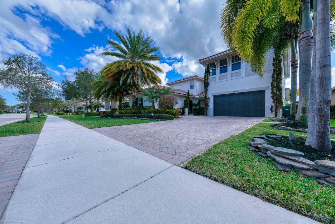 最近租的: $10,900 (5 贝兹, 4 浴室, 4124 平方英尺)