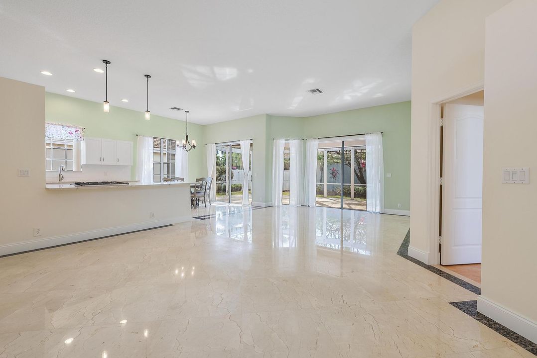 For Sale: $389,000 (3 beds, 2 baths, 1549 Square Feet)