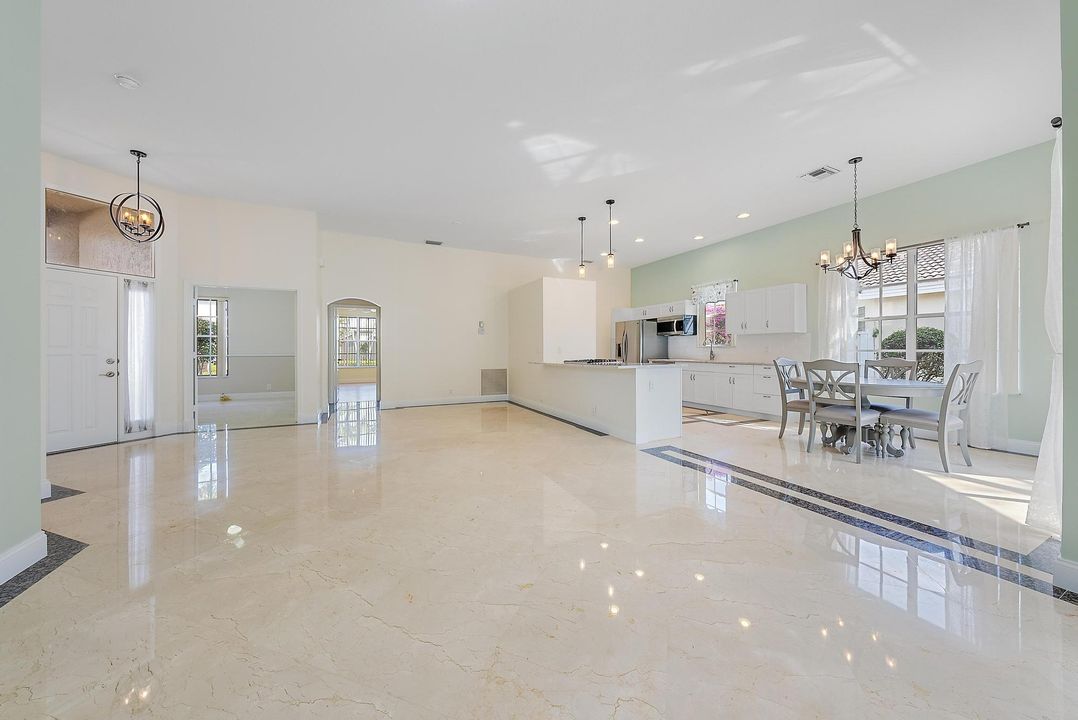 For Sale: $389,000 (3 beds, 2 baths, 1549 Square Feet)