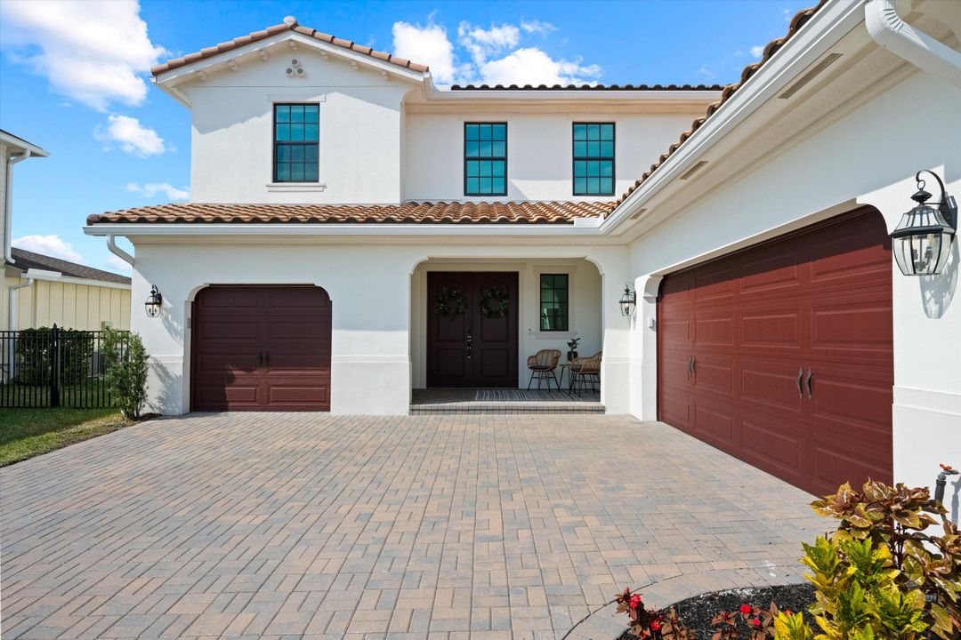 合同活跃: $730,000 (4 贝兹, 3 浴室, 2649 平方英尺)