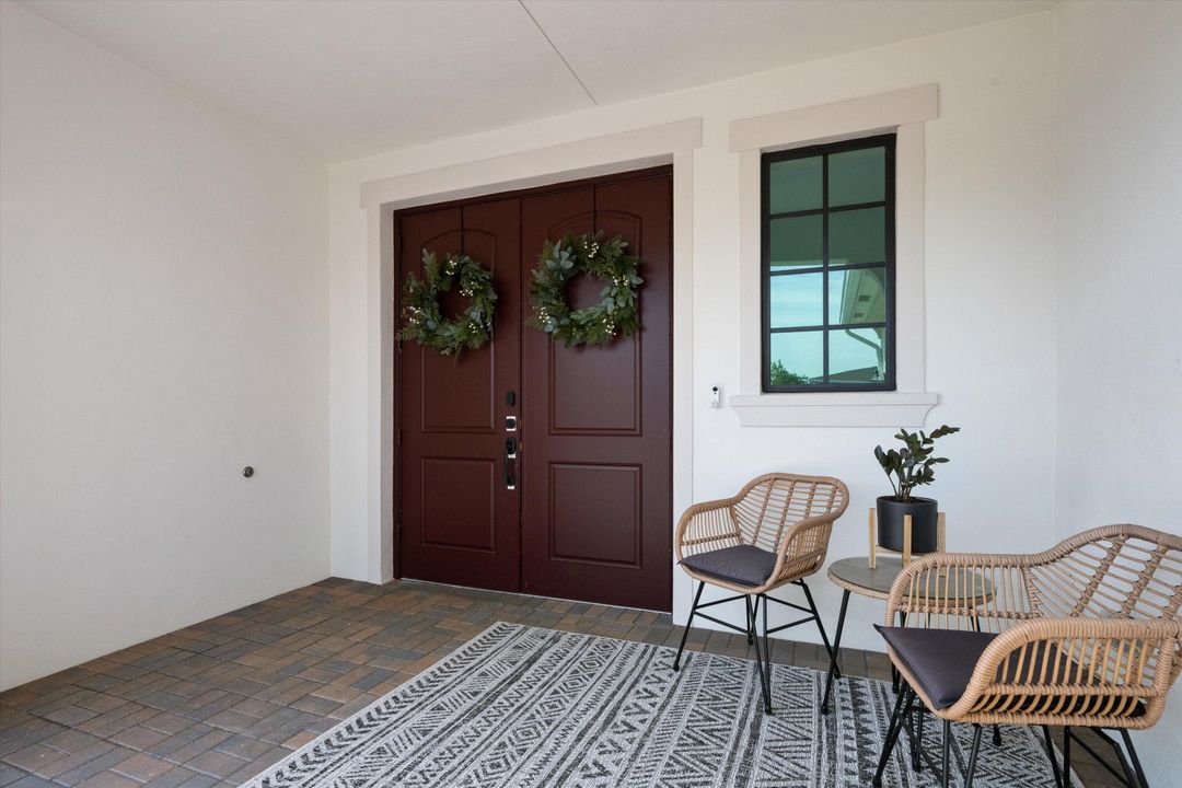 合同活跃: $730,000 (4 贝兹, 3 浴室, 2649 平方英尺)