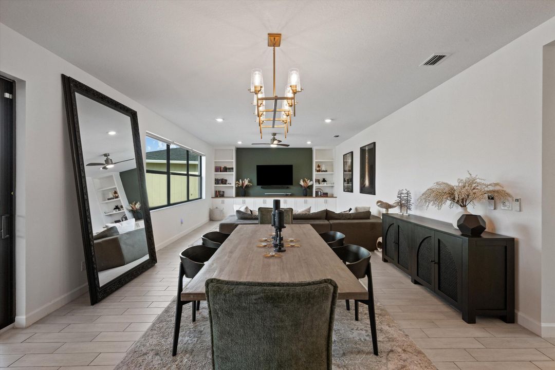 合同活跃: $730,000 (4 贝兹, 3 浴室, 2649 平方英尺)