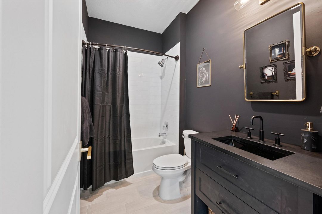 合同活跃: $730,000 (4 贝兹, 3 浴室, 2649 平方英尺)