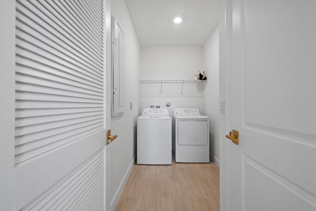 合同活跃: $730,000 (4 贝兹, 3 浴室, 2649 平方英尺)