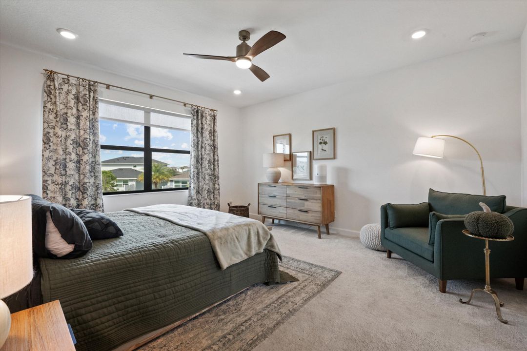 合同活跃: $730,000 (4 贝兹, 3 浴室, 2649 平方英尺)