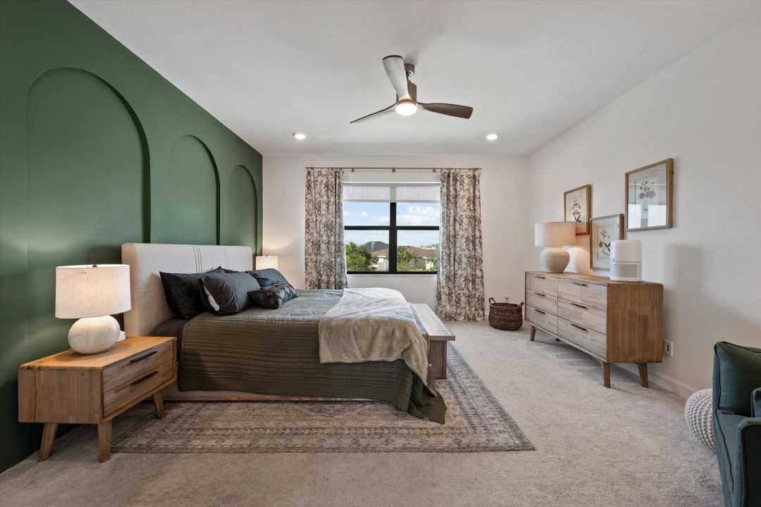 合同活跃: $730,000 (4 贝兹, 3 浴室, 2649 平方英尺)