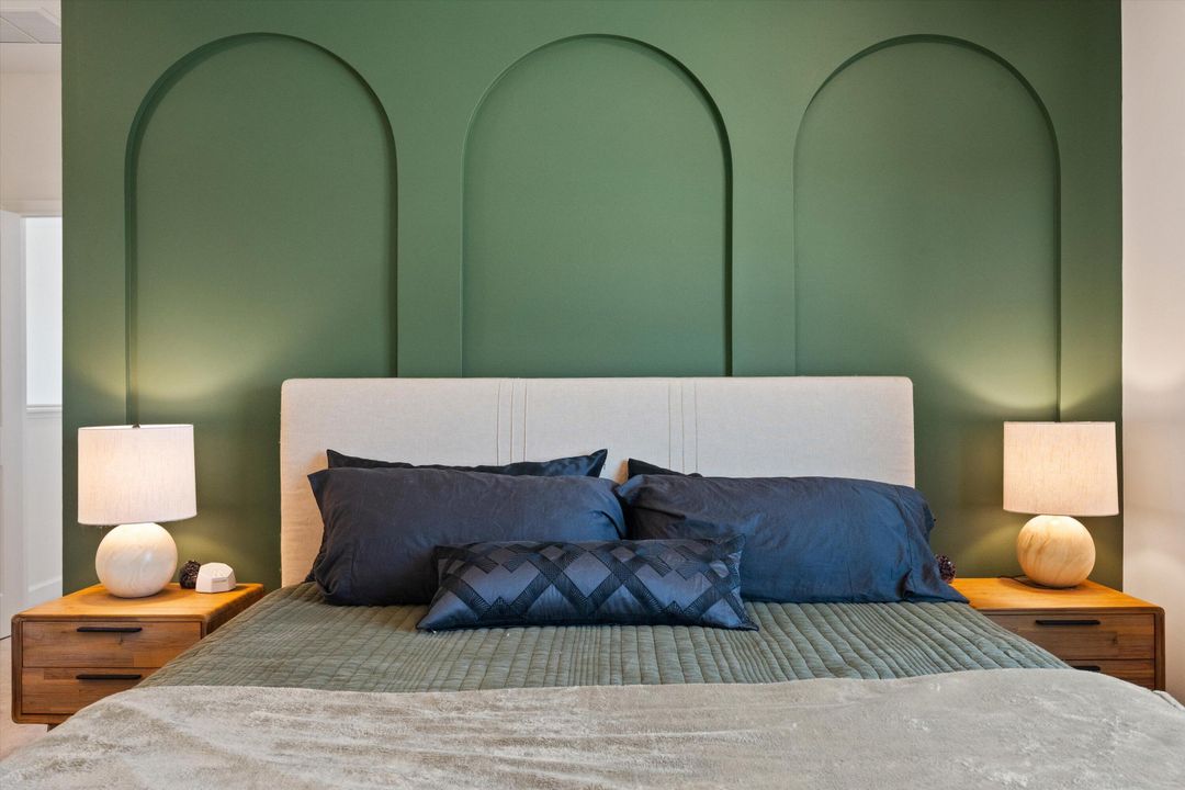 合同活跃: $730,000 (4 贝兹, 3 浴室, 2649 平方英尺)