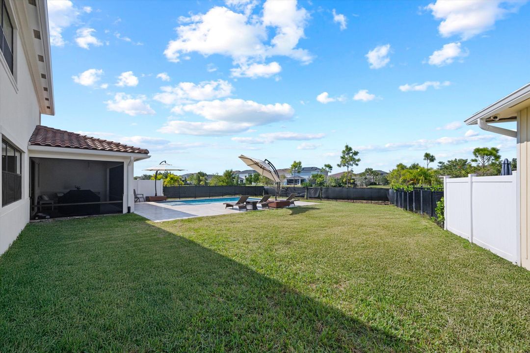 合同活跃: $730,000 (4 贝兹, 3 浴室, 2649 平方英尺)