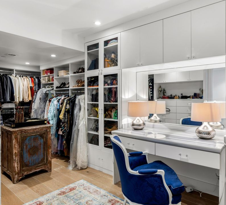 Active With Contract: $3,995,000 (2 beds, 2 baths, 2385 Square Feet)