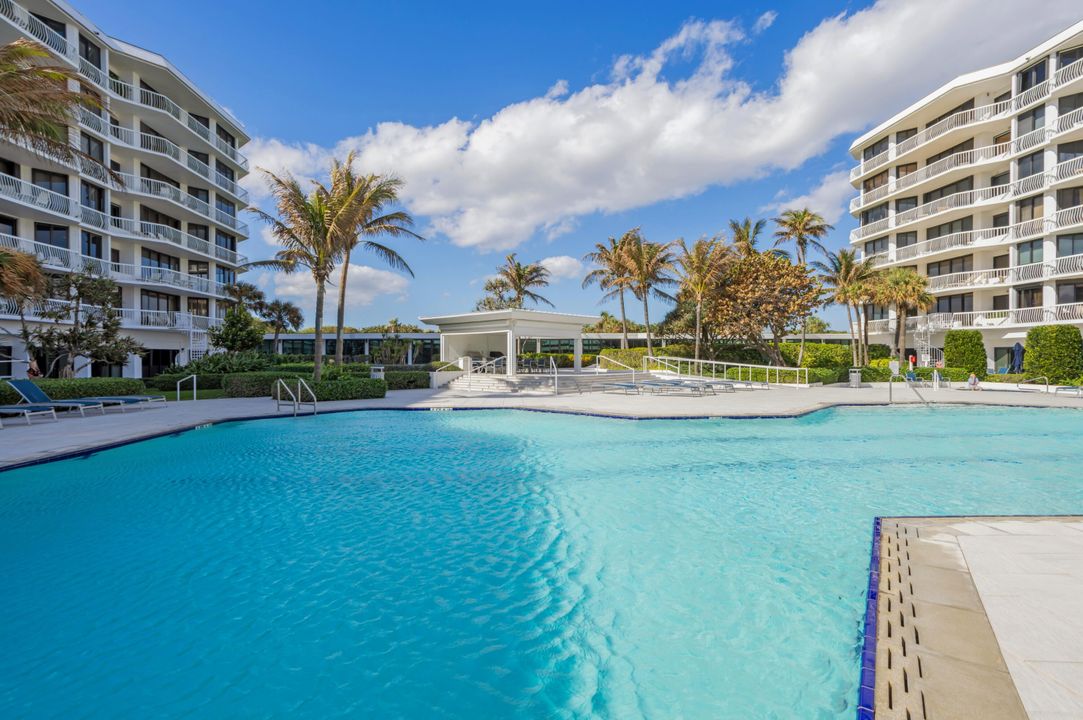 Active With Contract: $3,995,000 (2 beds, 2 baths, 2385 Square Feet)