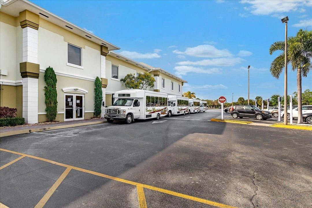 Под контрактом: $149,900 (1 спален, 1 ванн, 842 Квадратных фут)