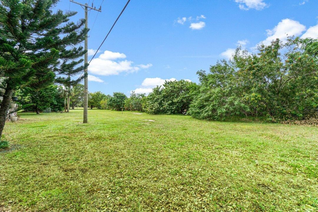 For Sale: $180,000 (1 beds, 1 baths, 715 Square Feet)