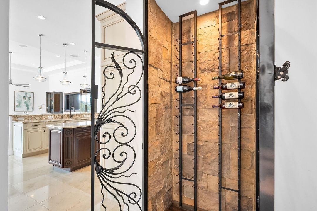 For Sale: $3,495,000 (6 beds, 7 baths, 6213 Square Feet)